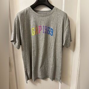 GAP Oversized Gray Tee with Multicolor 'GAP 1969'